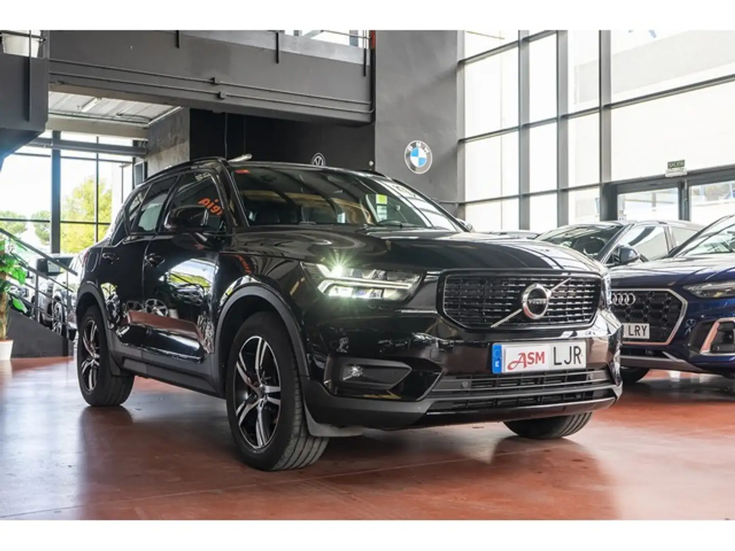 Volvo XC40 T3 R-Design Aut. Negro - 2