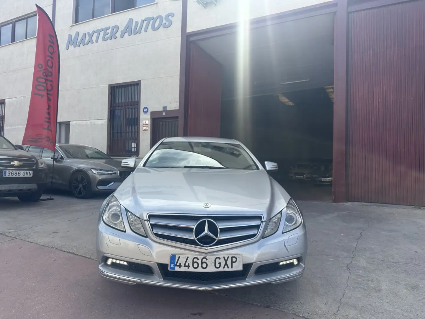 Mercedes-Benz E 250 Coupé CGI BE Aut. Gris - 2