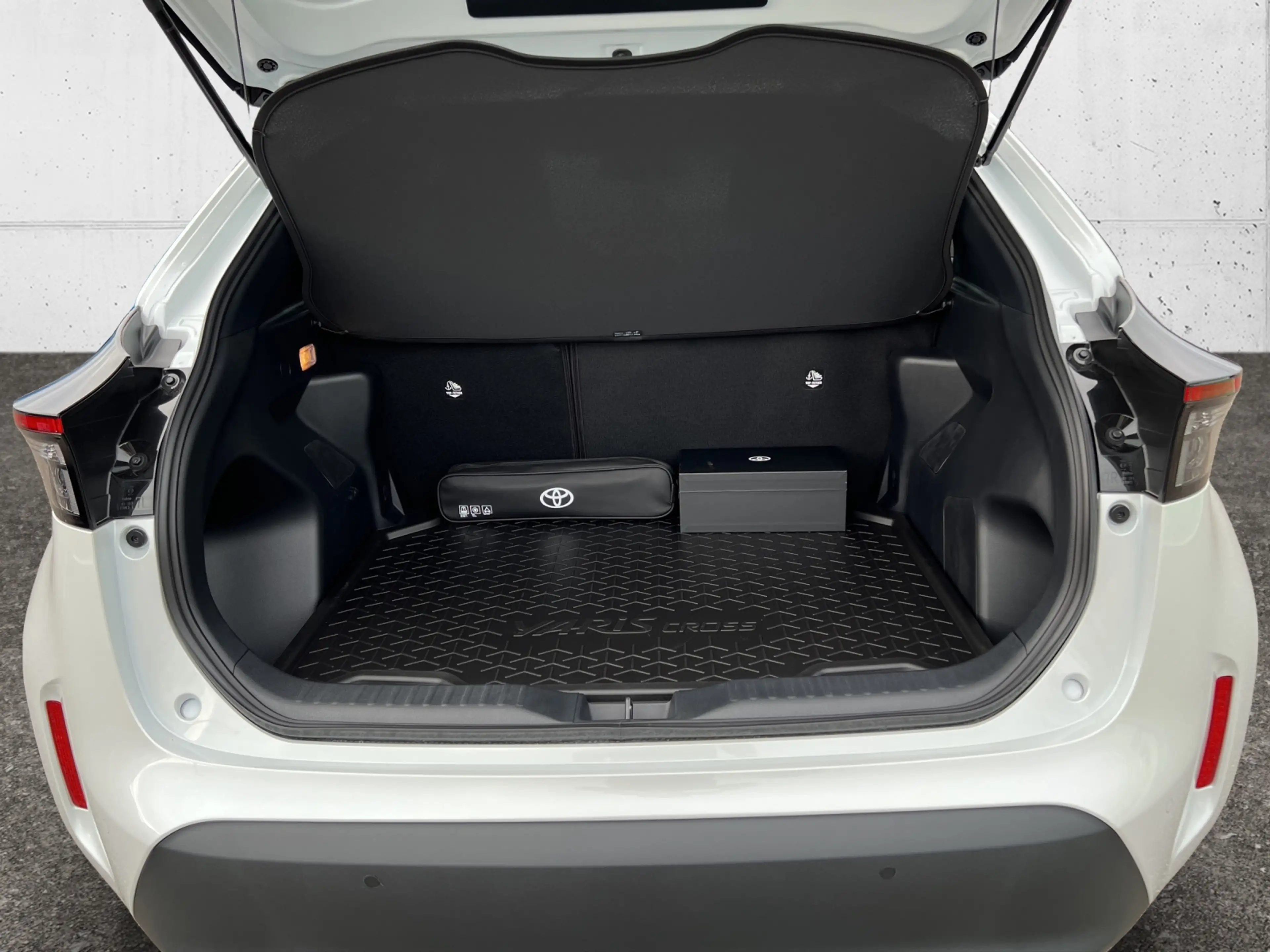 Toyota Yaris Cross HYBRID 2WD Active Drive Safety Paket 5t. — photo 9