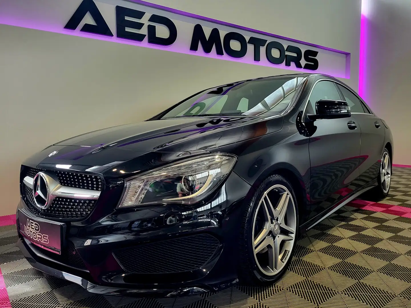 Mercedes-Benz CLA 200 CLA 200 AMG LINE*PANNO*Limousine Černá - 1