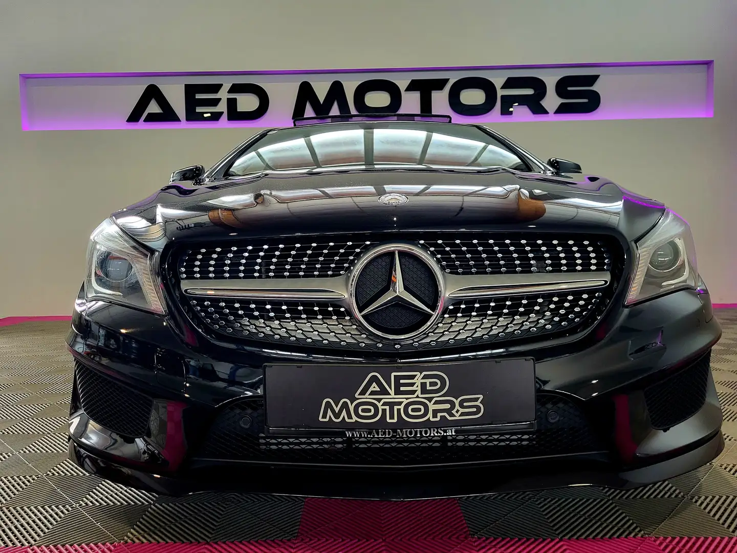 Mercedes-Benz CLA 200 CLA 200 AMG LINE*PANNO*Limousine Černá - 2