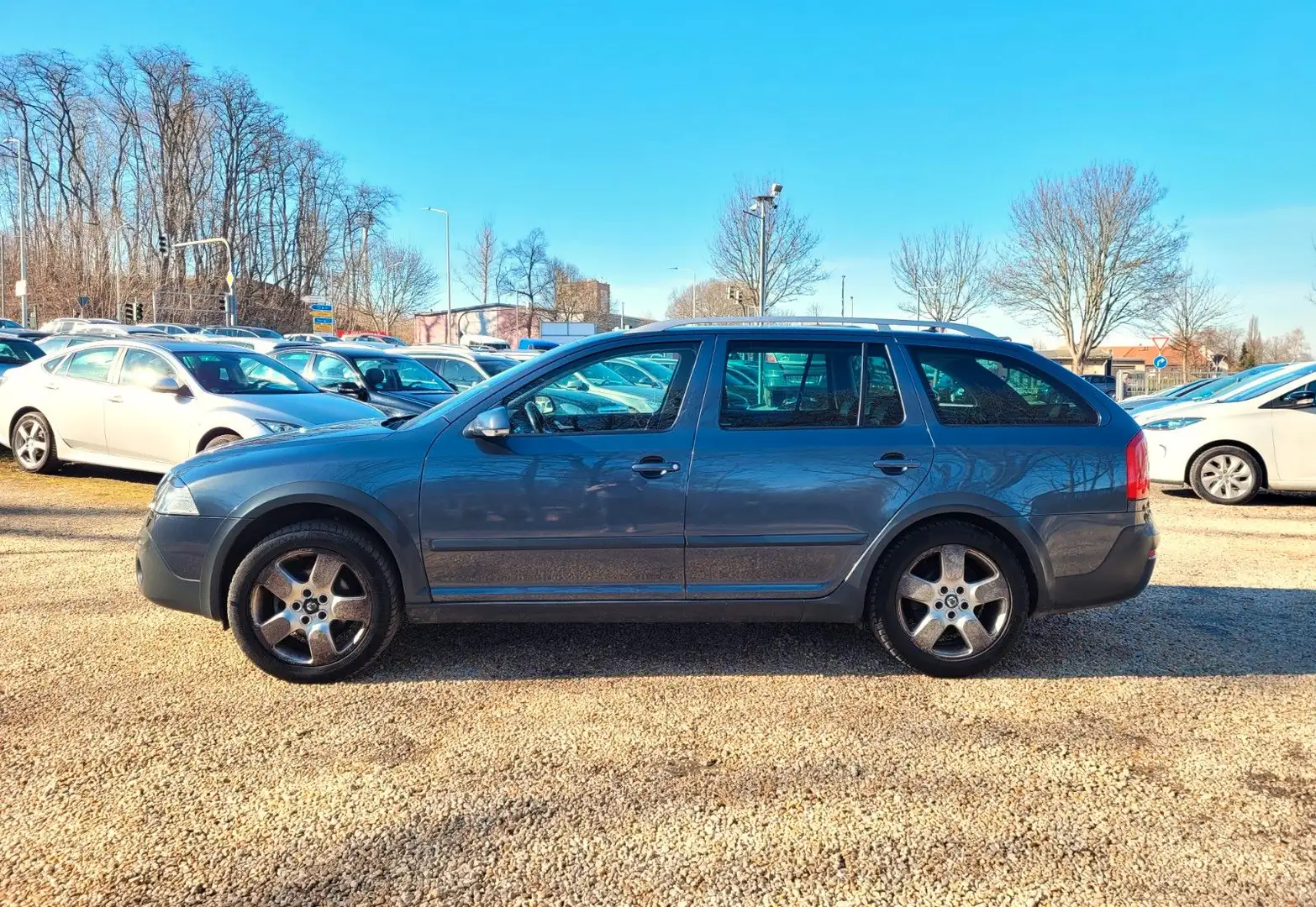 Skoda Octavia Combi Scout 4X4*SZH*Klima*LMF*PDC*Temp* Grau - 2