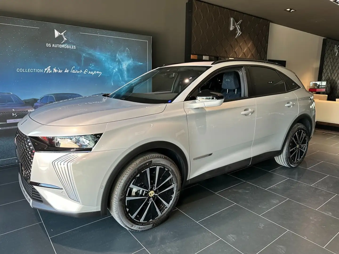 DS Automobiles DS 7 Crossback 1.5 BlueHDi Collection Jules Verne Gris - 1