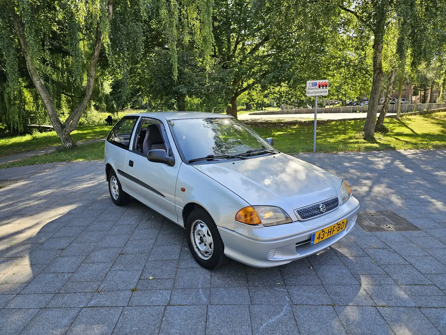 Suzuki Swift 1.3-16V Summum Automaat 2001 Plateado - 1