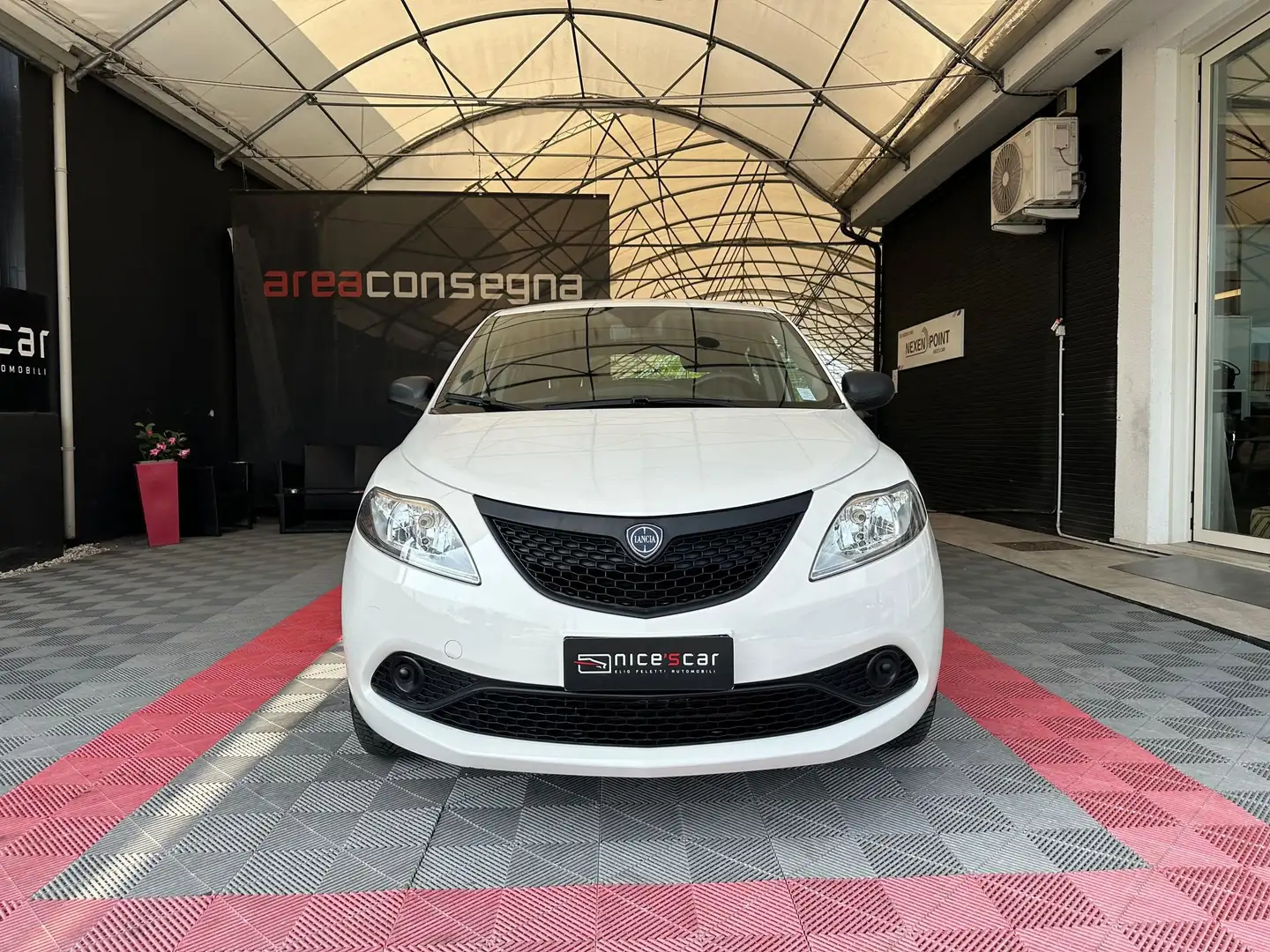 Lancia Ypsilon 1.0 FireFly 5 porte S&S Hybrid Silver Bianco - 2