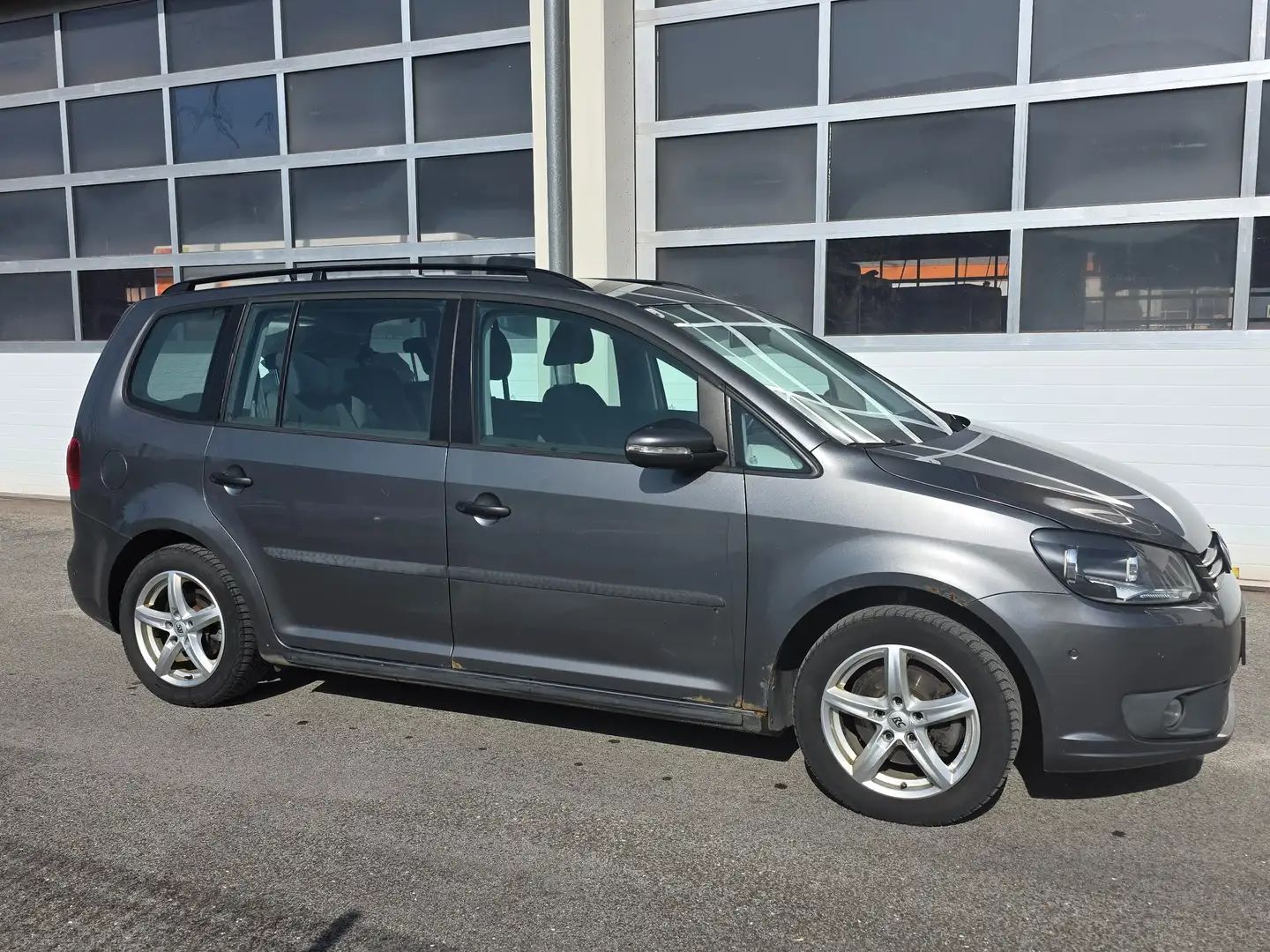 Volkswagen Touran Touran 4Friends 1,6 BMT TDI DPF 4Friends Grau - 2