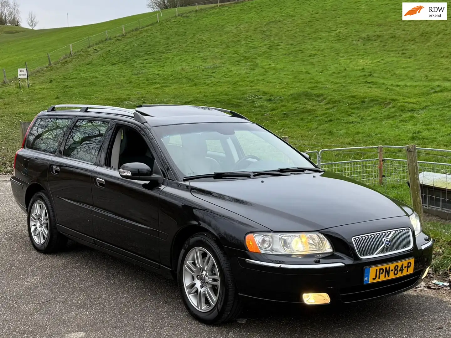Volvo V70 2.4 170pk AUT/CLIMA/ELEC+VERW SPIEGELS+STOELEN+MEM Schwarz - 1