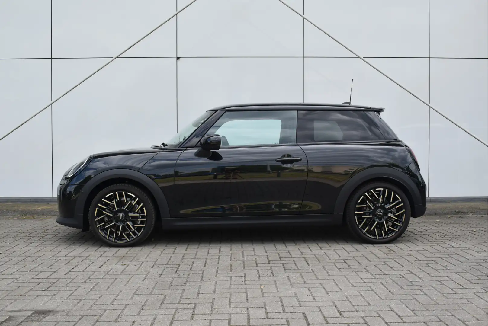 MINI Cooper S / Favoured Trim / Pakket XL / 18 inch Night Flash Zwart - 2
