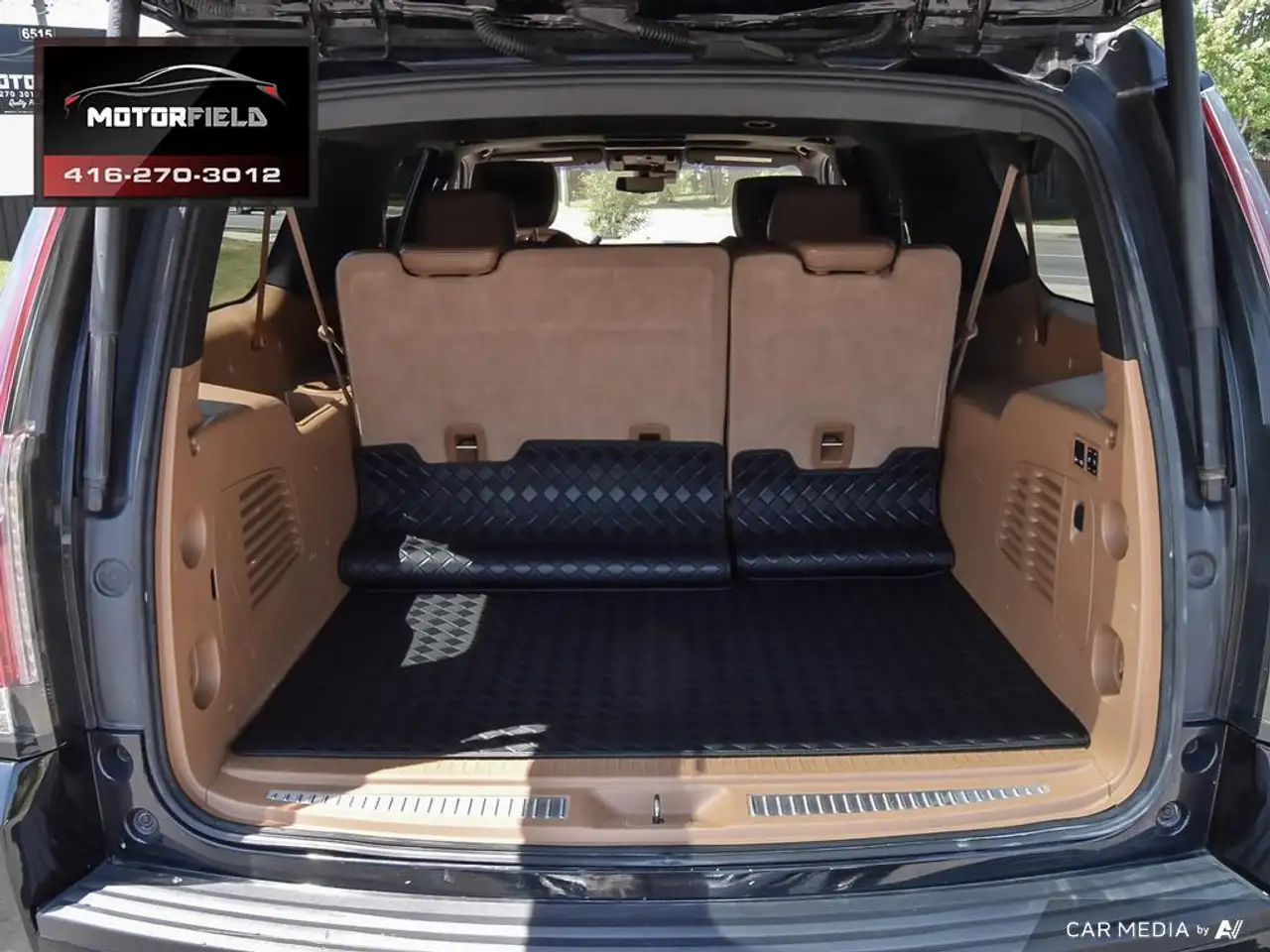 Cadillac Escalade снимка Cadillac Escalade