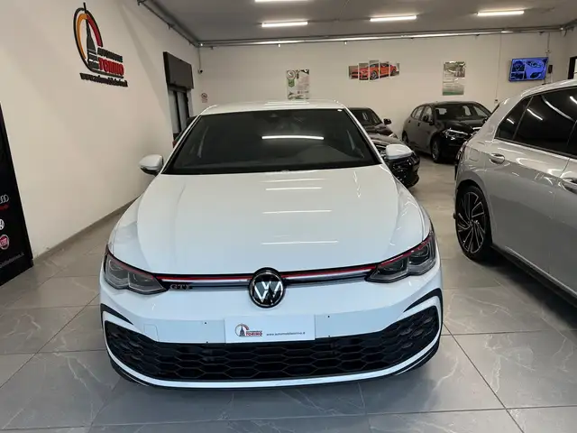 Volkswagen Golf view 2
