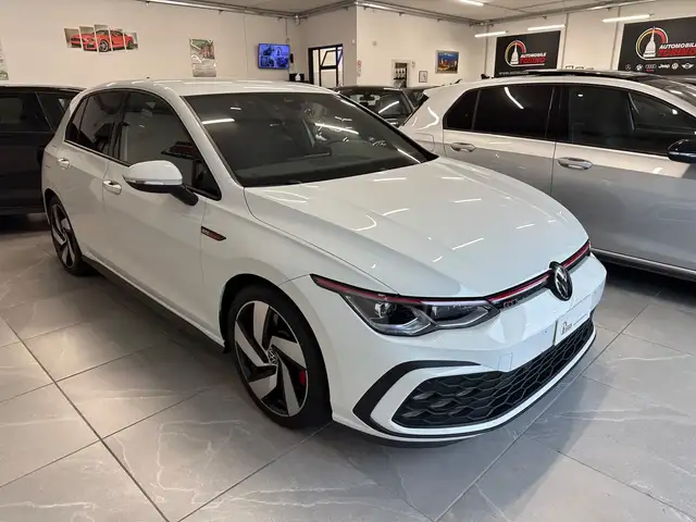 Volkswagen Golf view 3