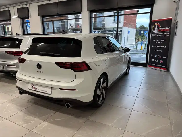 Volkswagen Golf view 4