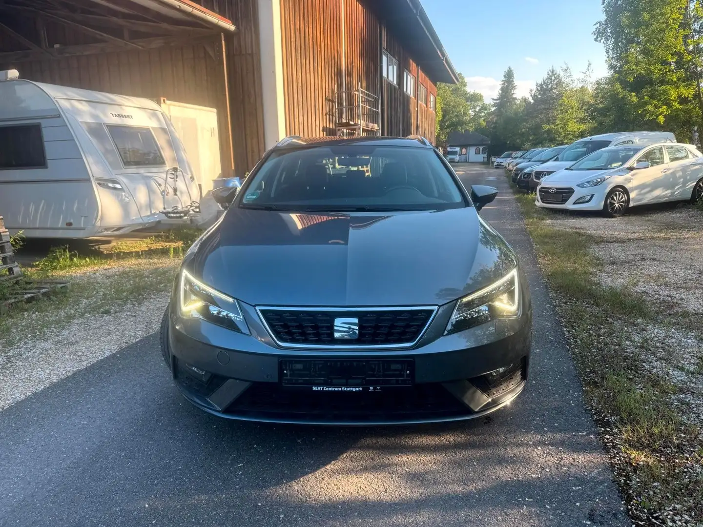 SEAT Leon ST Style **LED/NAVI/PANO/ACC** Šedá - 2