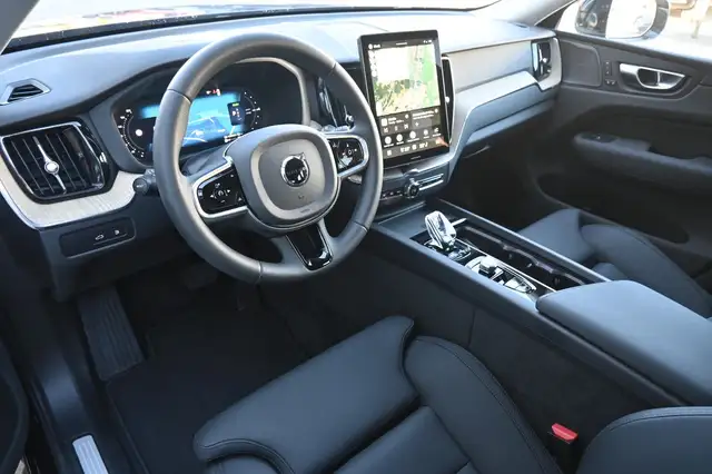Volvo XC60 view 12