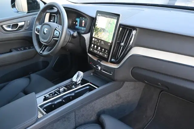 Volvo XC60 view 13