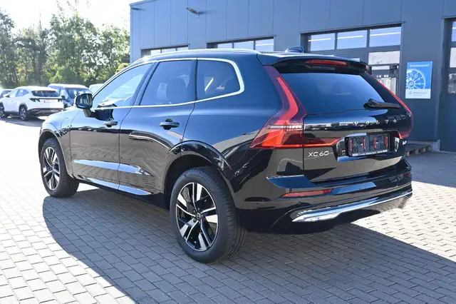 Volvo XC60 view 4