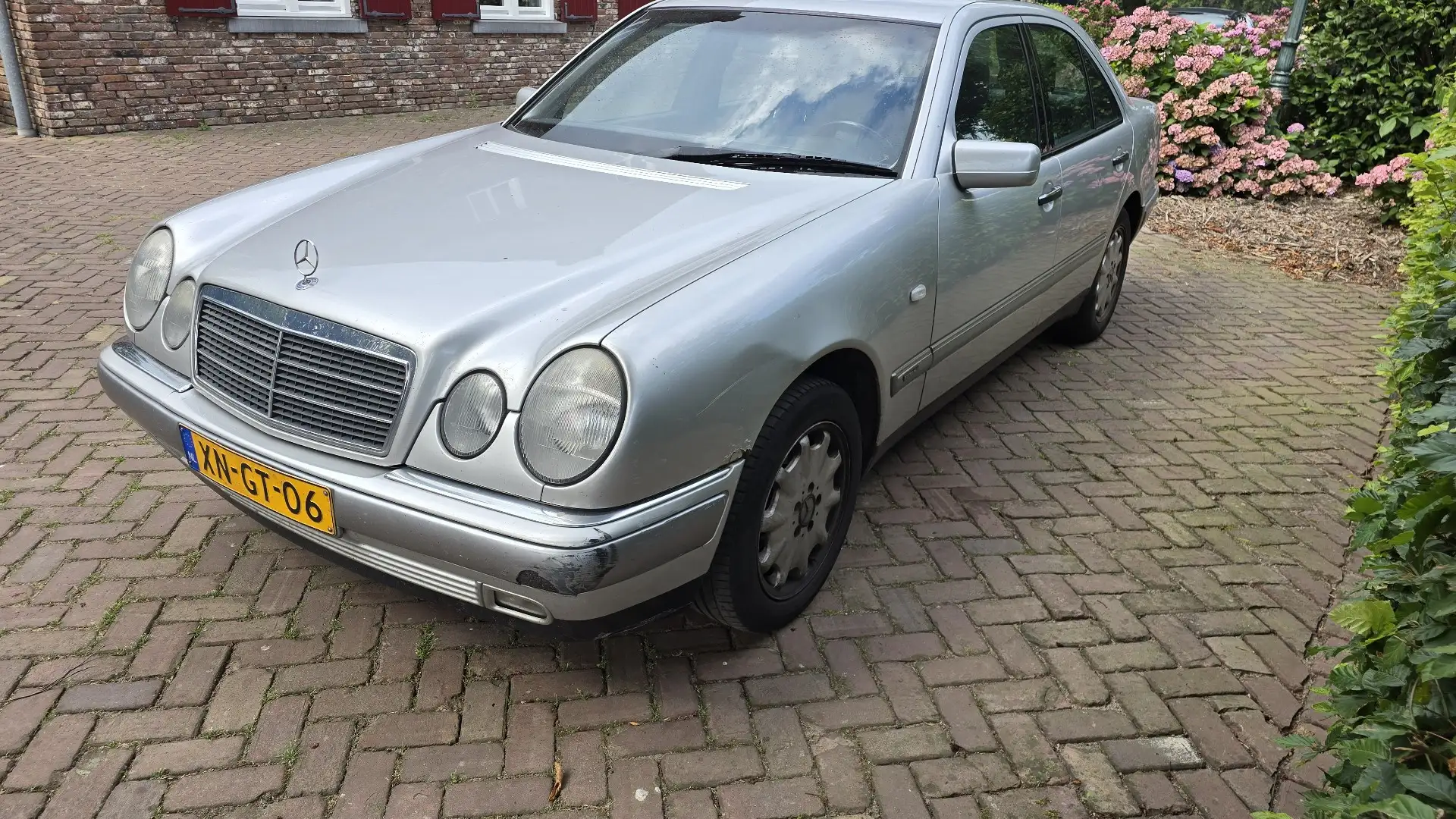 Mercedes-Benz E 240 Avantgarde Zilver - 1