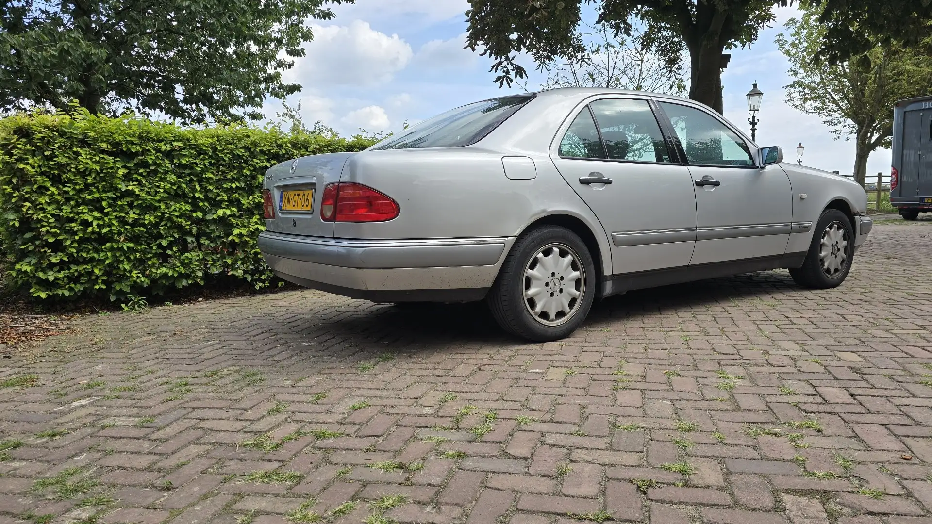 Mercedes-Benz E 240 Avantgarde Zilver - 2
