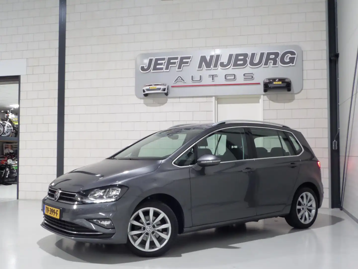 Volkswagen Golf Sportsvan 1.0 TSI DSG Highline "Origineel NL!" 1e eigenaar! Grijs - 2
