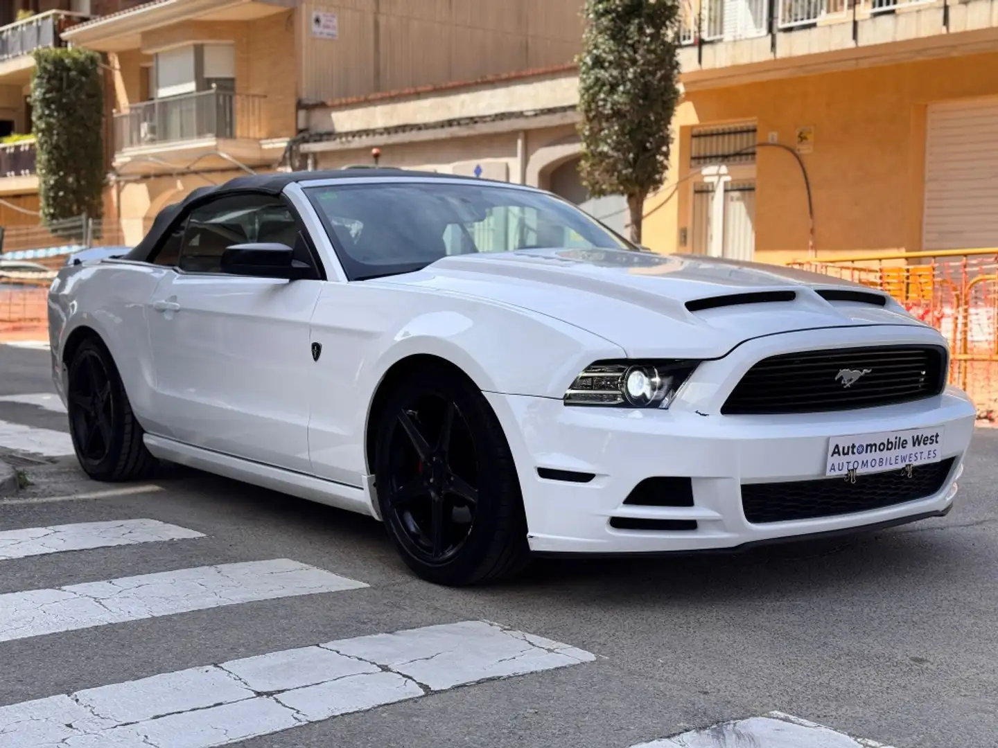 Ford Mustang Cabrio Aut. Blanco - 2