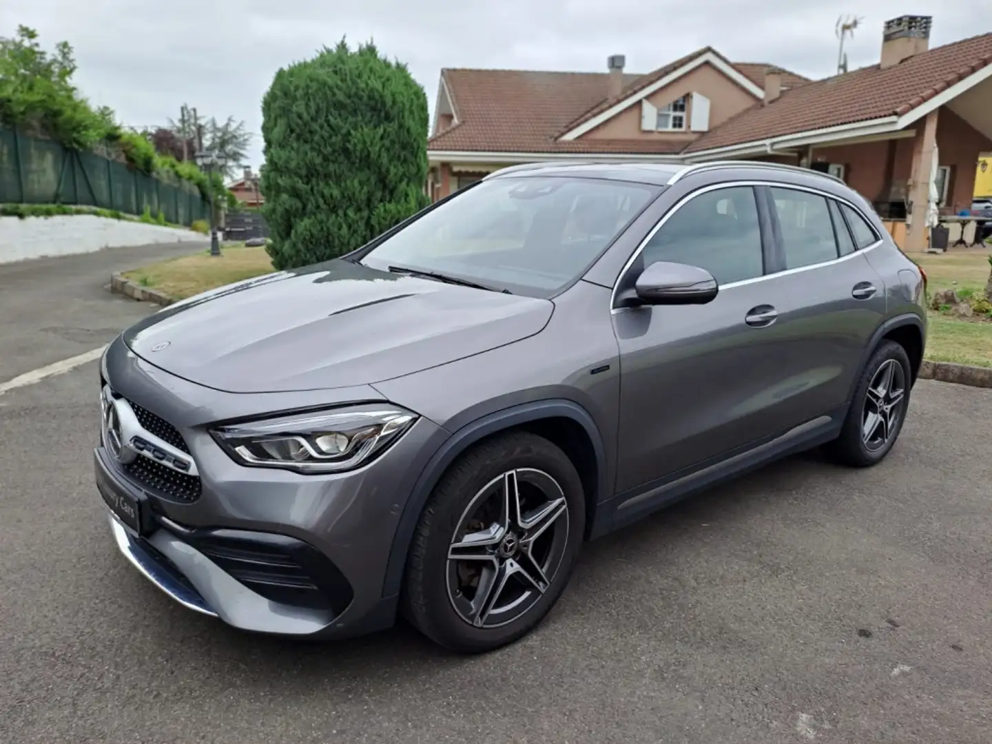 Mercedes-Benz GLA 250 250e Gris - 1