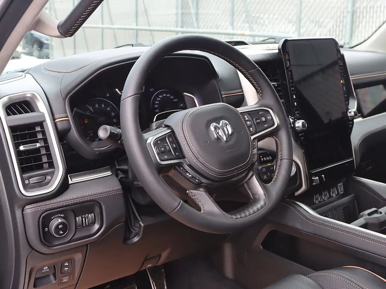 RAM 1500 снимка RAM 1500