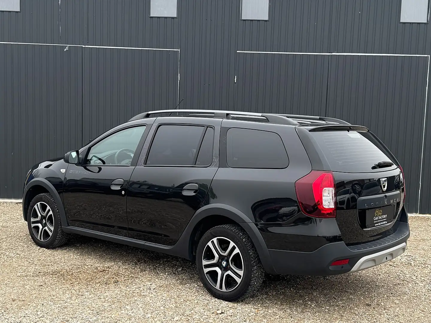 Dacia Logan MCV Stepway Charisma TCe 90 S&S Schwarz - 2