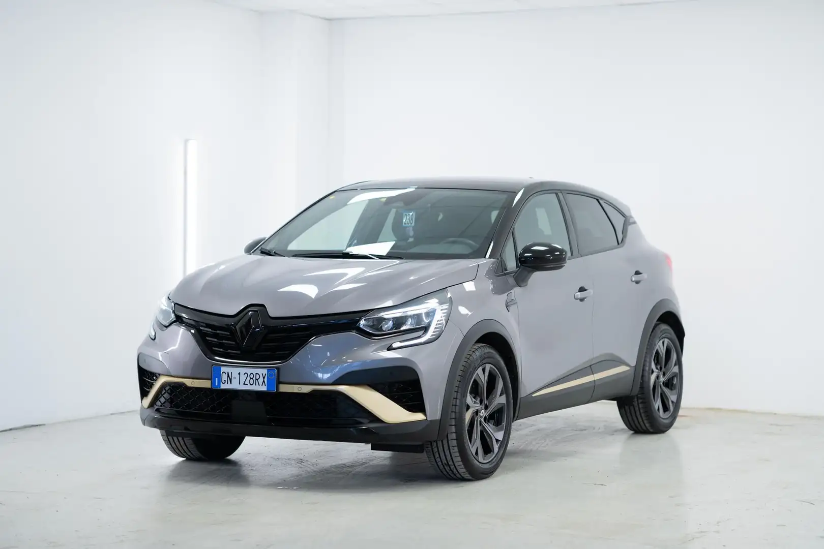 Renault Captur 1.6 E-Tech Full Hybrid E-Tech Engineered 145CV Grijs - 1