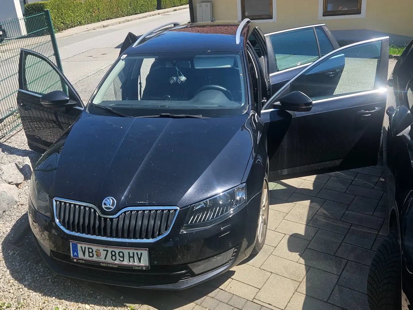 Skoda Octavia Schwarz - 1