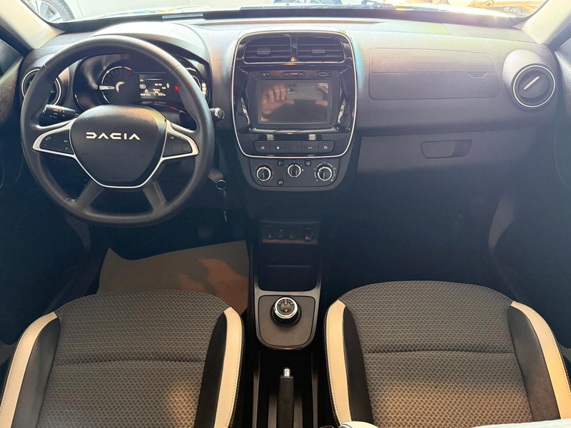 Dacia Spring Electric Essential R-Kamera / Teilleder — photo 14