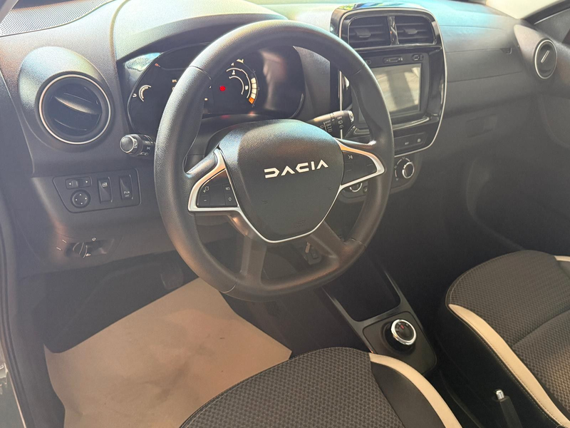 Dacia Spring Electric Essential R-Kamera / Teilleder — photo 15