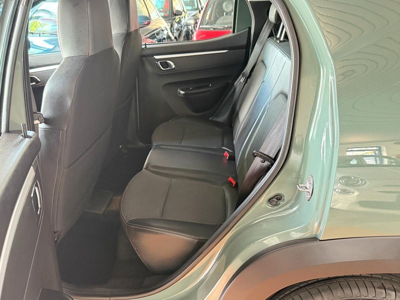 Dacia Spring Electric Essential R-Kamera / Teilleder — photo 9