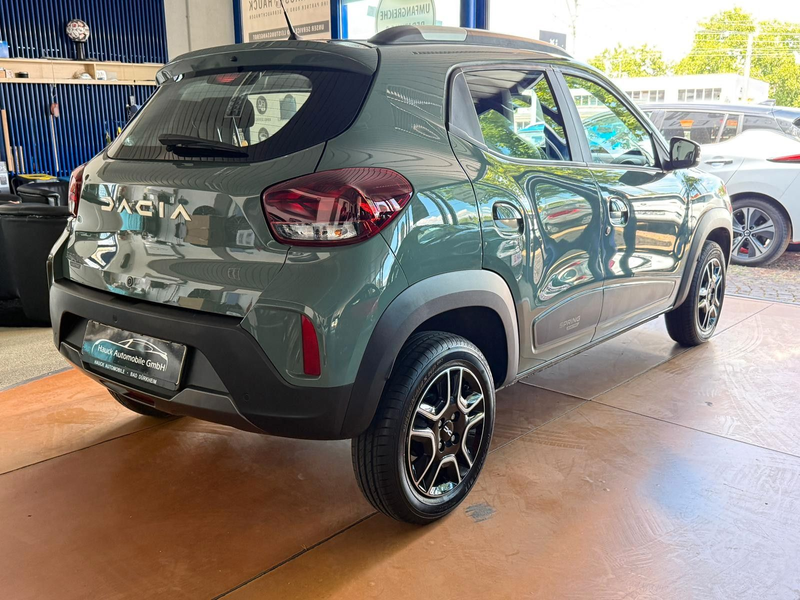 Dacia Spring Electric Essential R-Kamera / Teilleder — photo 4