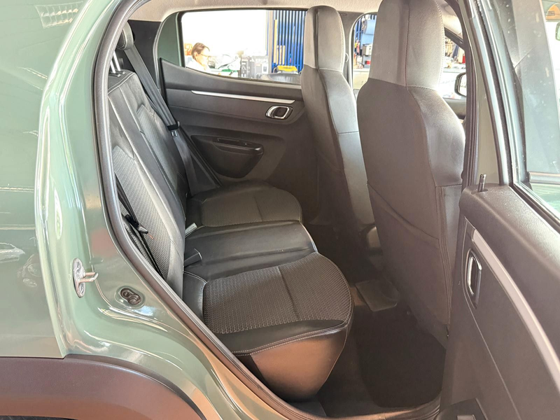 Dacia Spring Electric Essential R-Kamera / Teilleder — photo 11