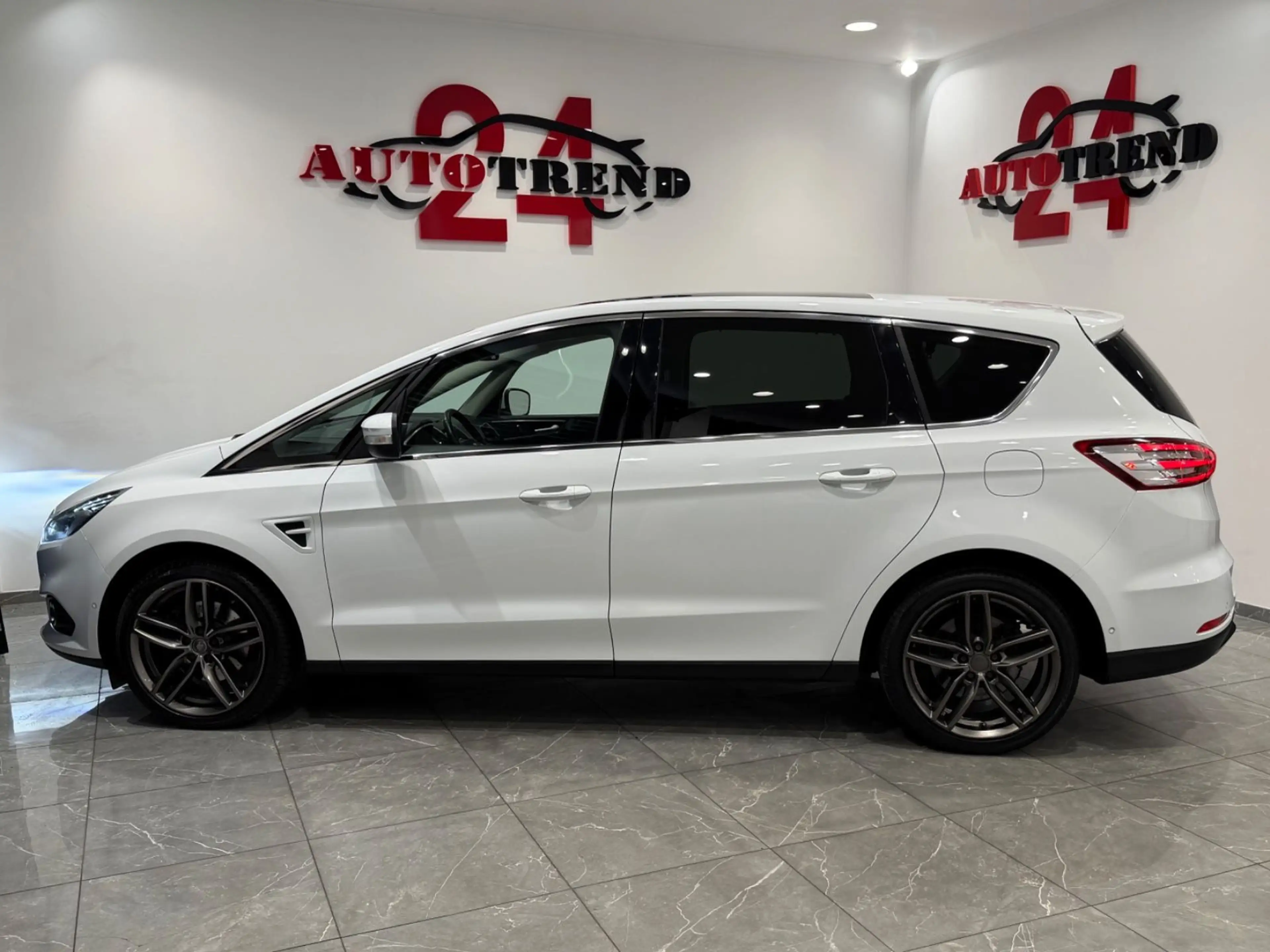 Ford S-Max S-MAX Titanium 7-SITZER AUTOMATIK+PANO+KAMERA — photo 10