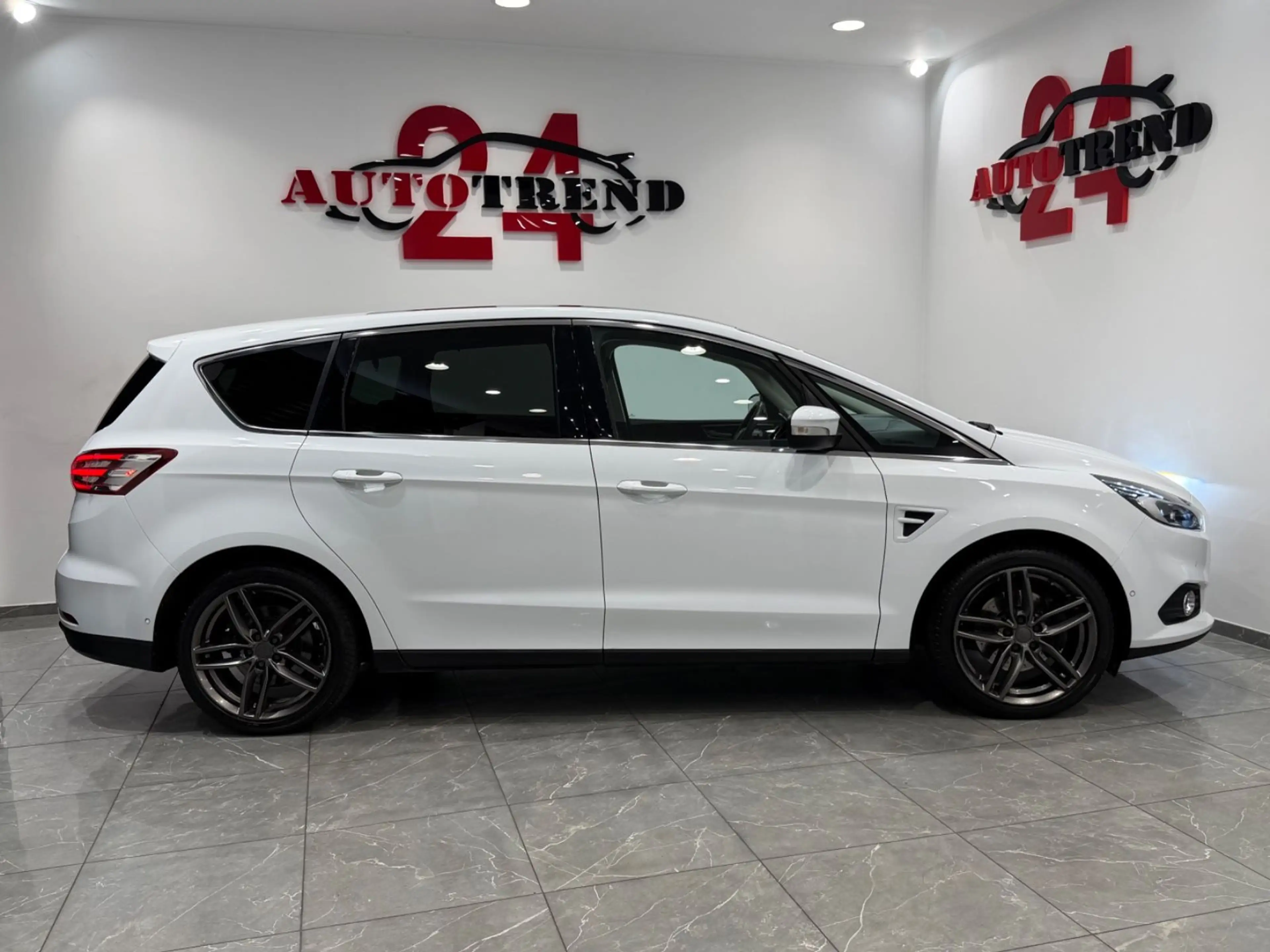Ford S-Max S-MAX Titanium 7-SITZER AUTOMATIK+PANO+KAMERA — photo 9