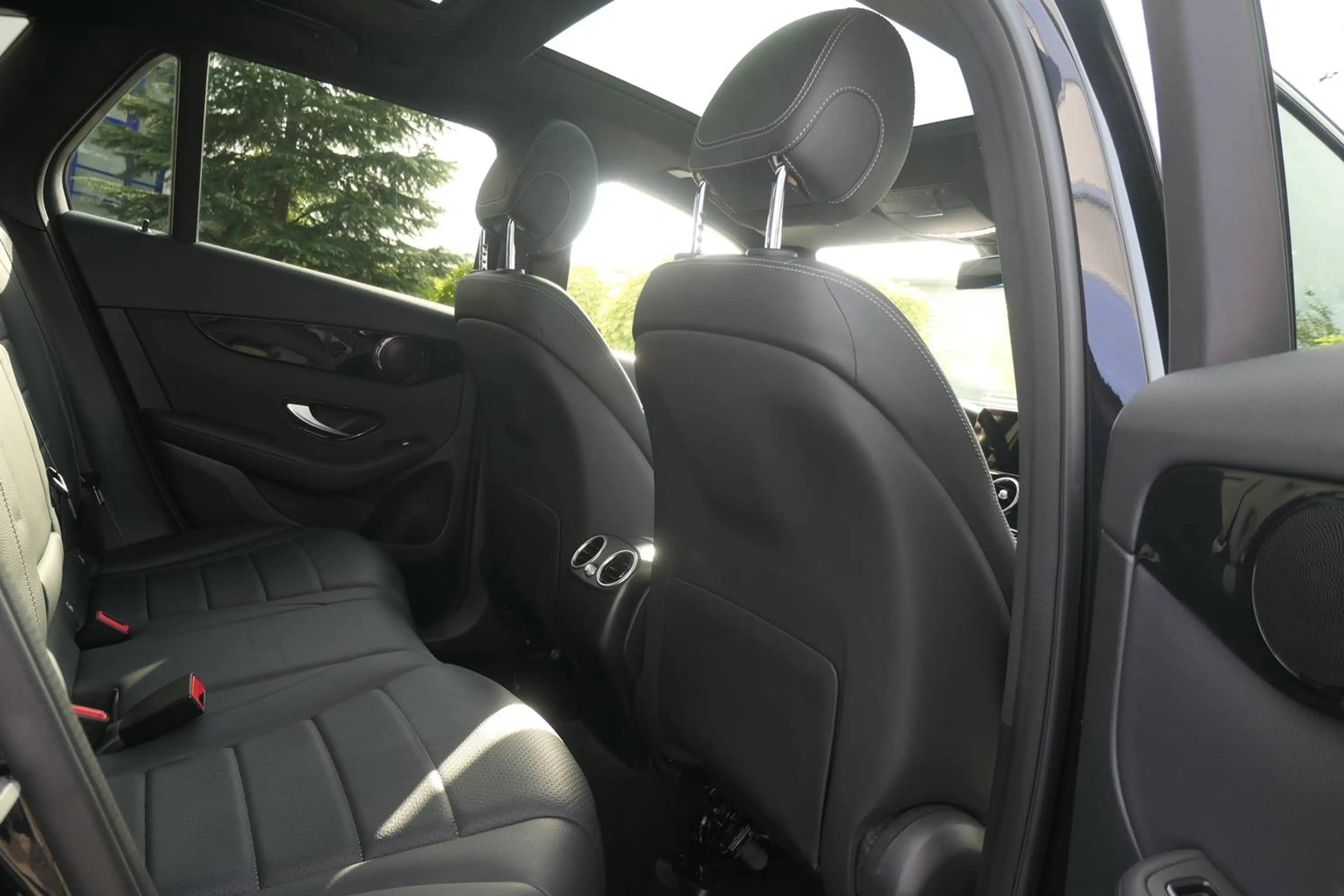 Mercedes-Benz GLC 220 GLC Diesel d 4Matic 9G-TRONIC Panorama Night Paket Kamera Top Zustand! — photo 4