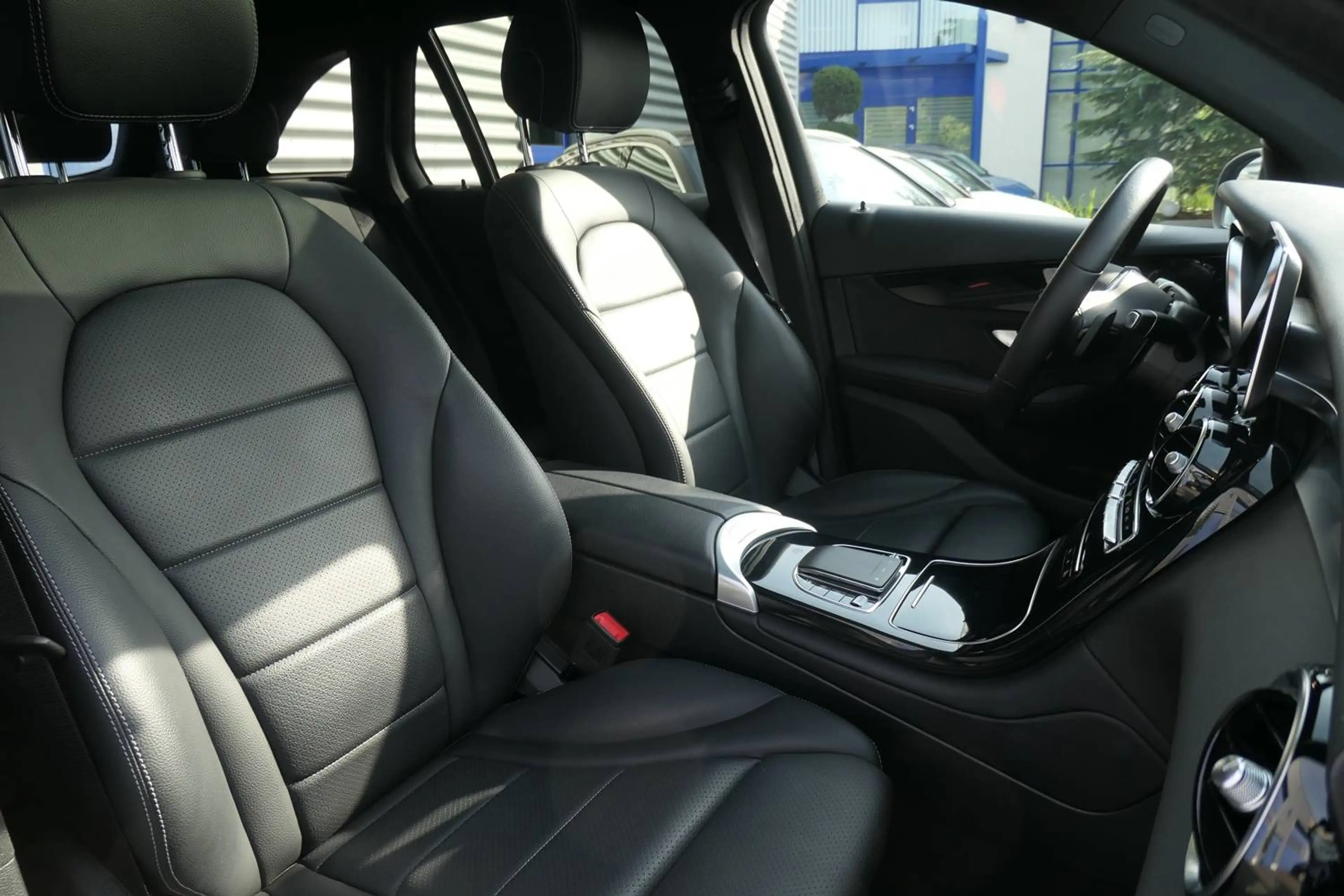 Mercedes-Benz GLC 220 GLC Diesel d 4Matic 9G-TRONIC Panorama Night Paket Kamera Top Zustand! — photo 2