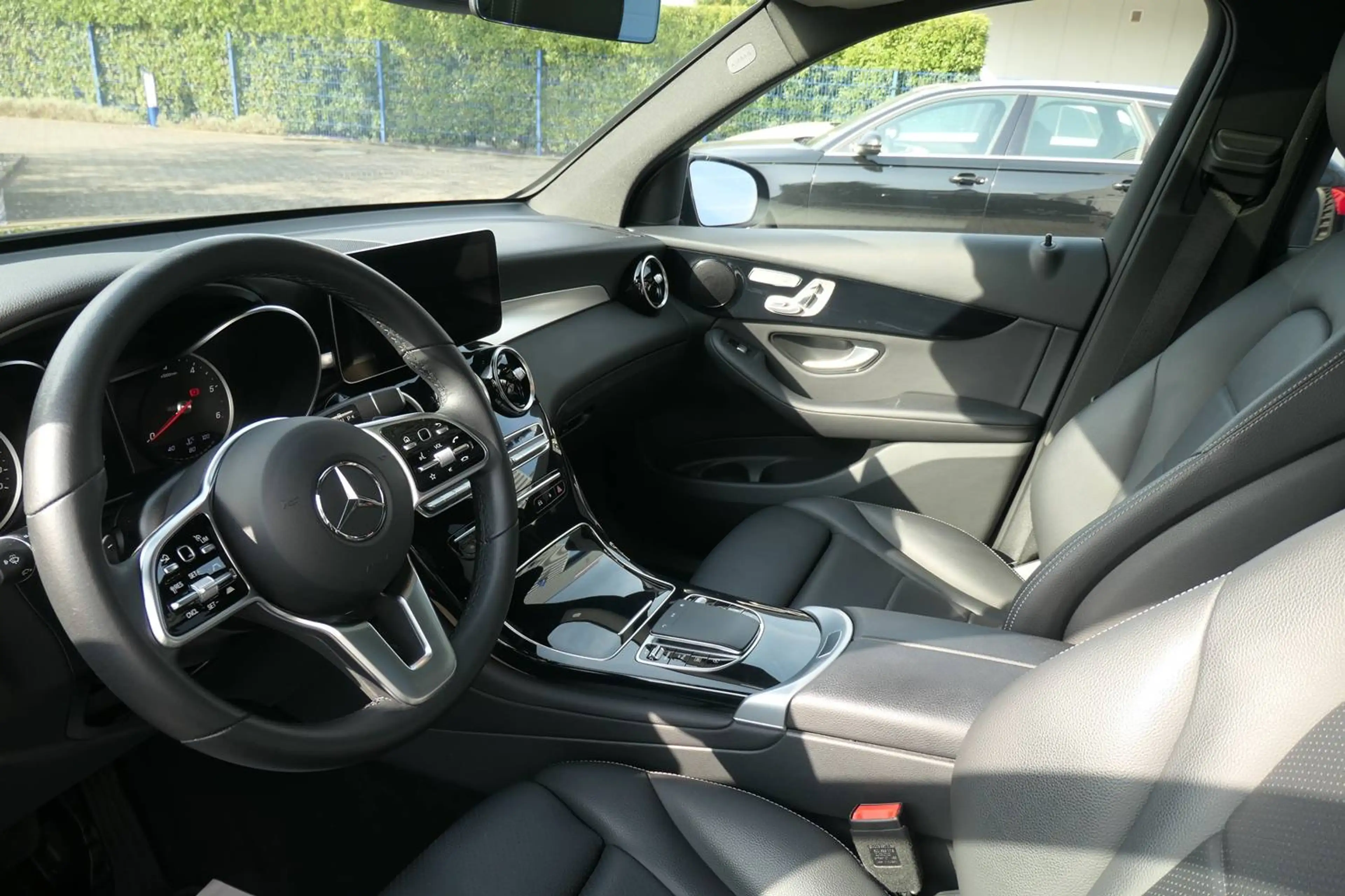 Mercedes-Benz GLC 220 GLC Diesel d 4Matic 9G-TRONIC Panorama Night Paket Kamera Top Zustand! — photo 6