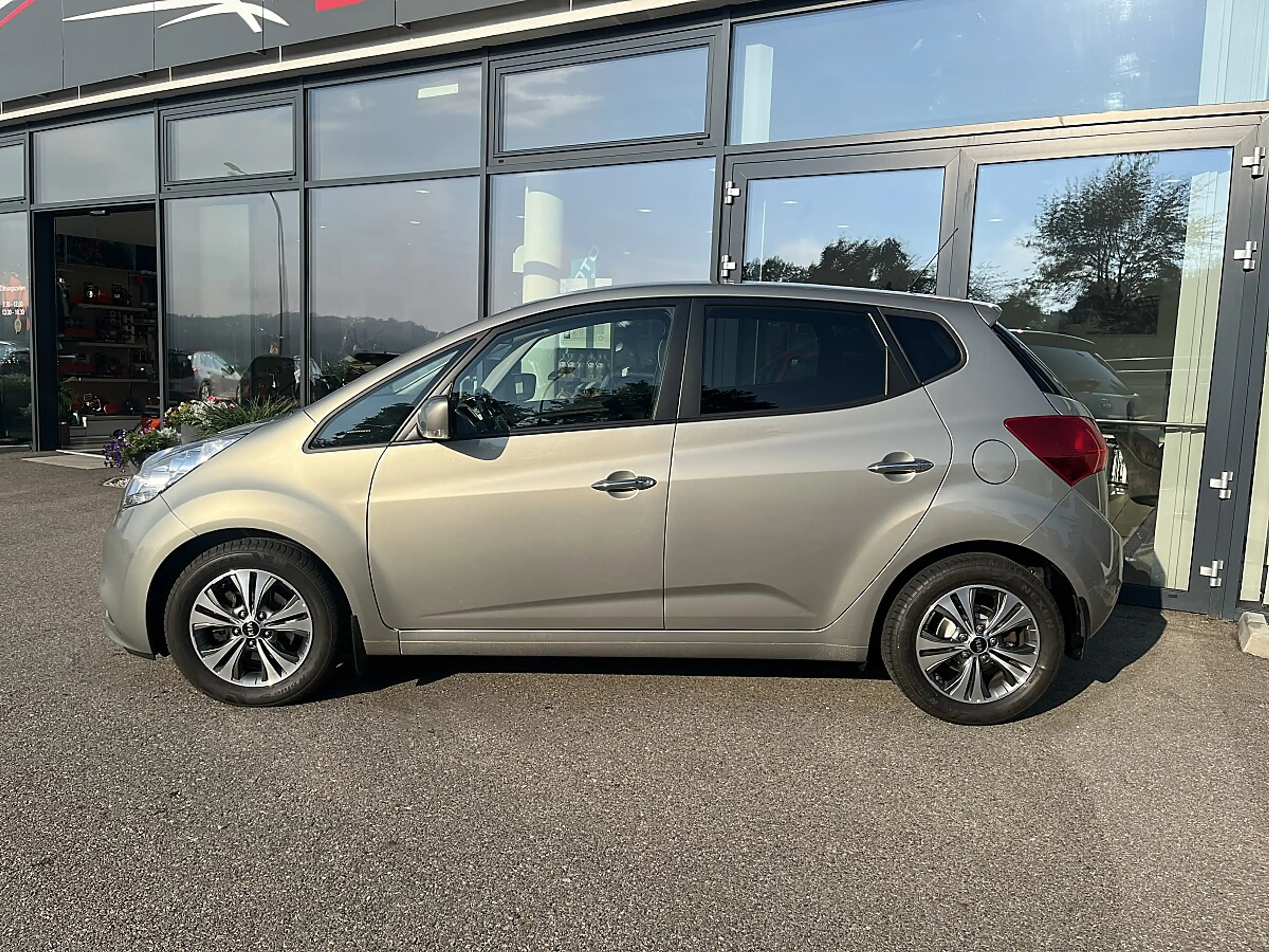 Kia Venga 1,6 MPI Gold — photo 3