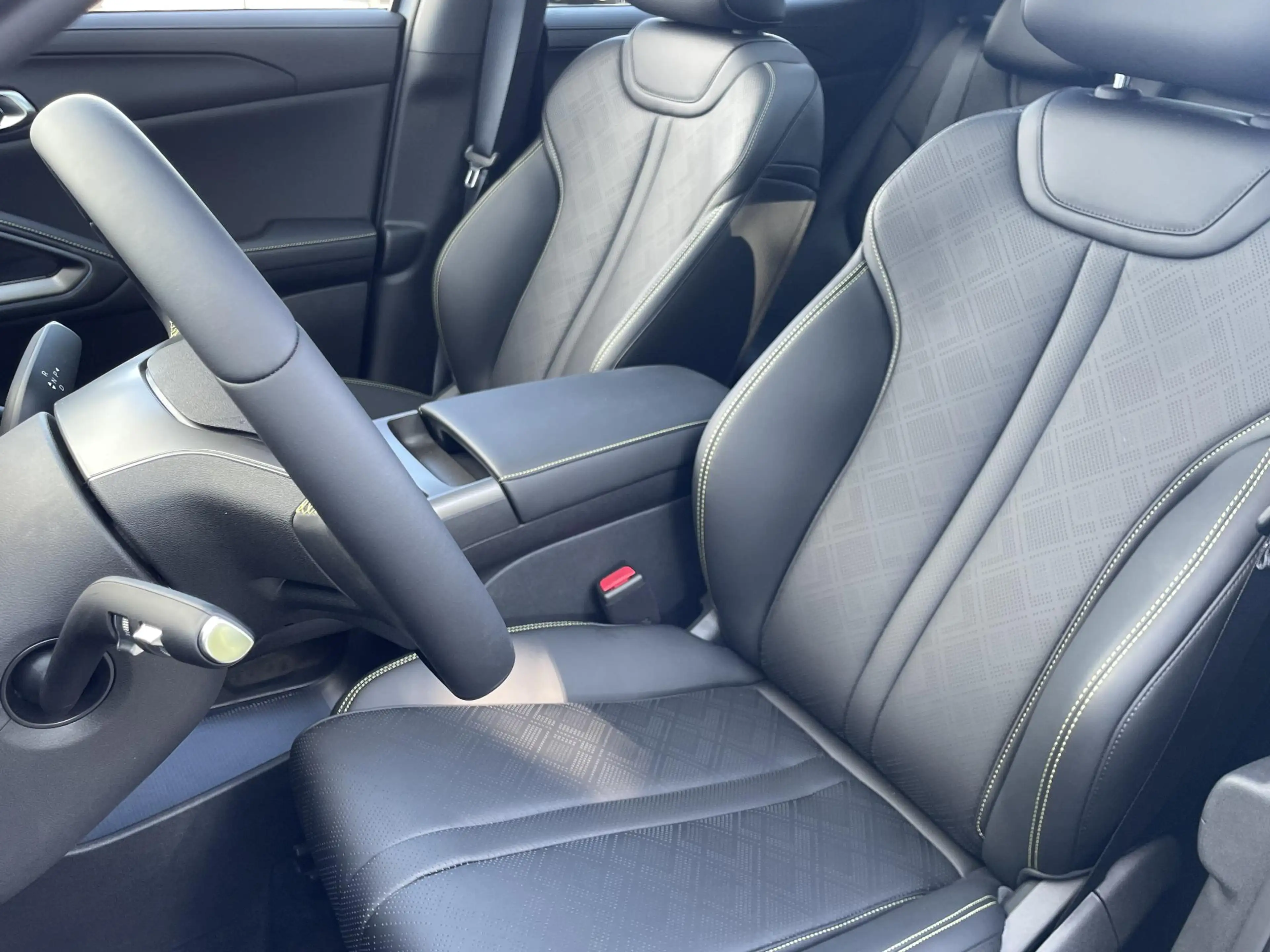 BYD Atto 2 1.5 DM-i Boost | Panorama dak | Google Navigatie | — photo 7