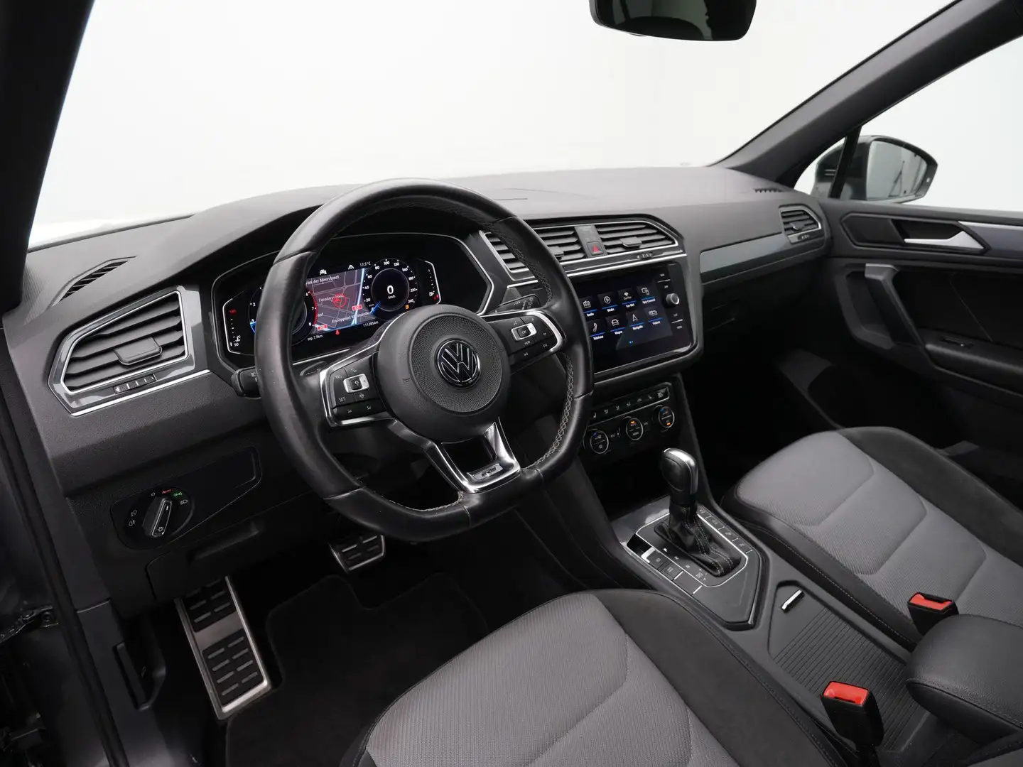 Volkswagen Tiguan 1.5 TSI 150 pk DSG ACT Highline Business R / R-Lin Gris - 2