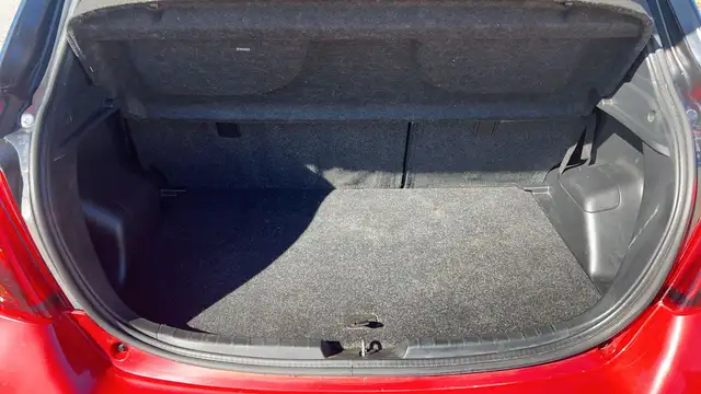Toyota Yaris view 14