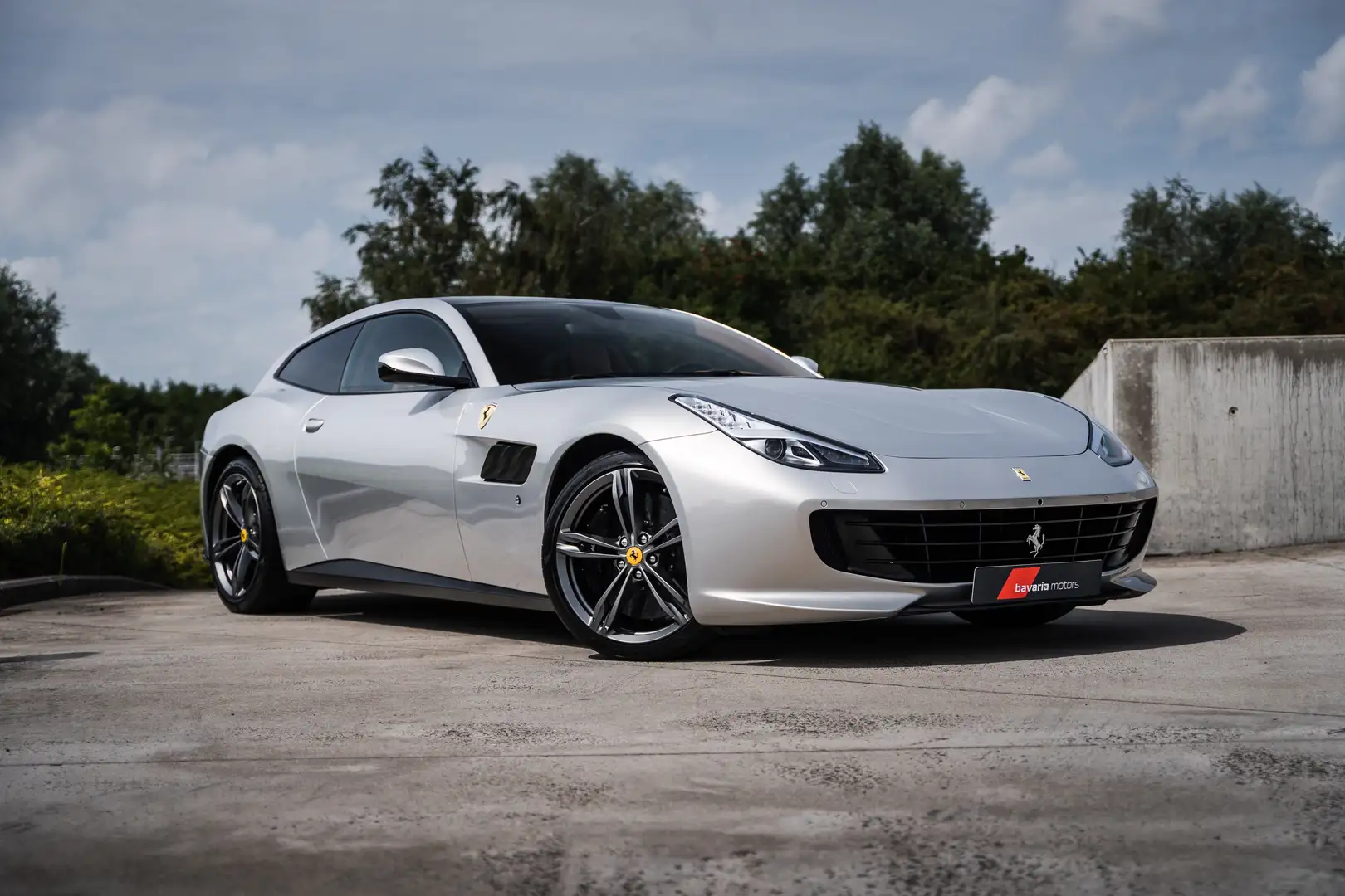 Ferrari GTC4 Lusso V12 / Grigio Abu Dhabi / Carbon / Pano / CarPlay Silver - 1