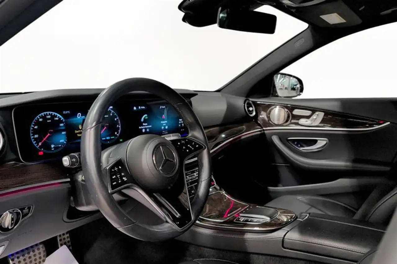 Mercedes-Benz E-Class снимка Mercedes-Benz E-Class
