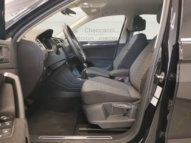 Volkswagen Tiguan view 11