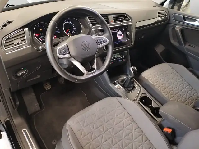 Volkswagen Tiguan view 9