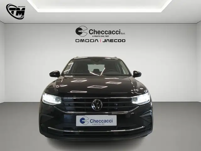 Volkswagen Tiguan view 3