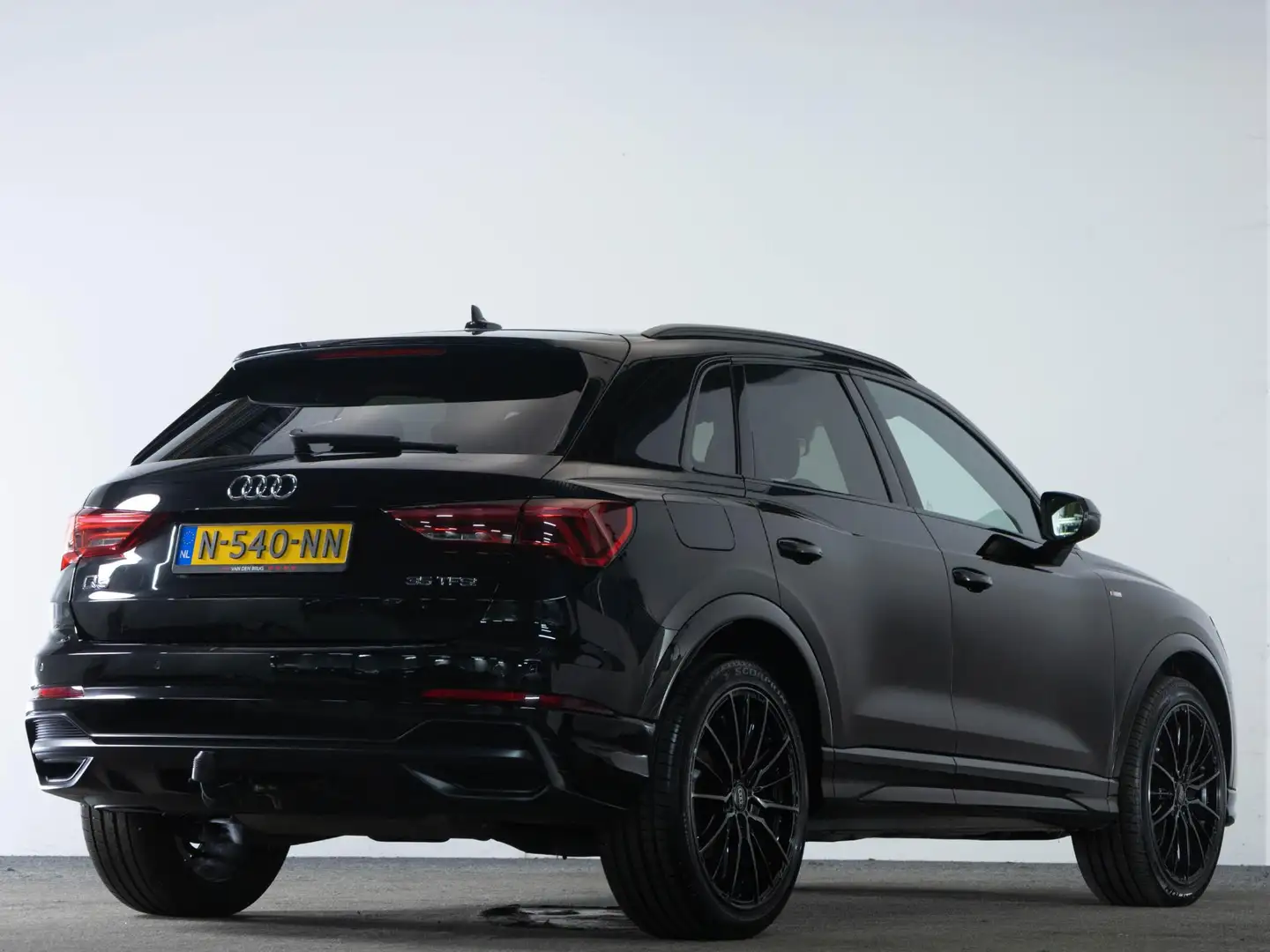 Audi Q3 S-Line 35 TFSI 150 PK | LED | Black Optiek | Leder Negro - 2