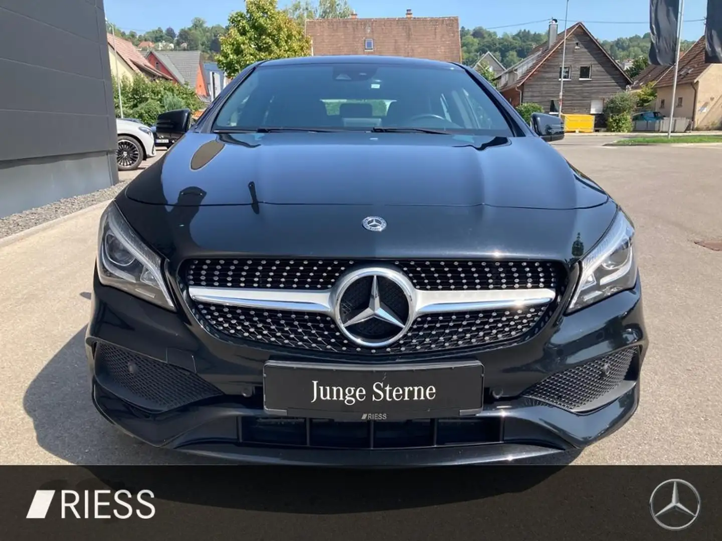 Mercedes-Benz CLA 220 d SB AMG SPORTSITZ NAVI LED BUSINESS Zwart - 2
